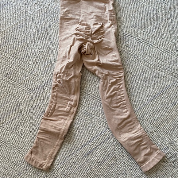 Skims Maternity Leggings in Mica - Picture 3 of 3